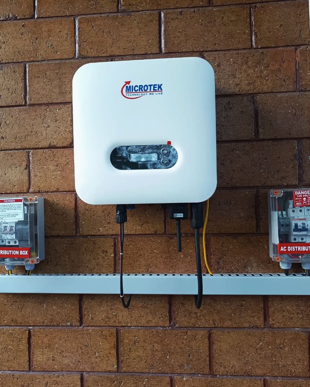 ADHANI 3.5KW SOLAR ON-GRID TIE SYSTEM👉 Adani Solar Panels 570w 6 panels👉 Microtek 5 kw on gri