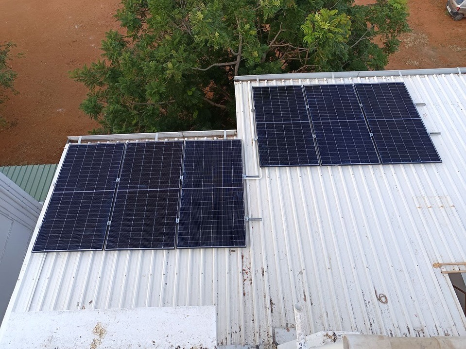 LOOM 2.2KW SOLAR ON-GRID TIE SYSTEM👉 Loom solar 5504 no panels👉 Microtek 3.3Kw on-grid tie inv