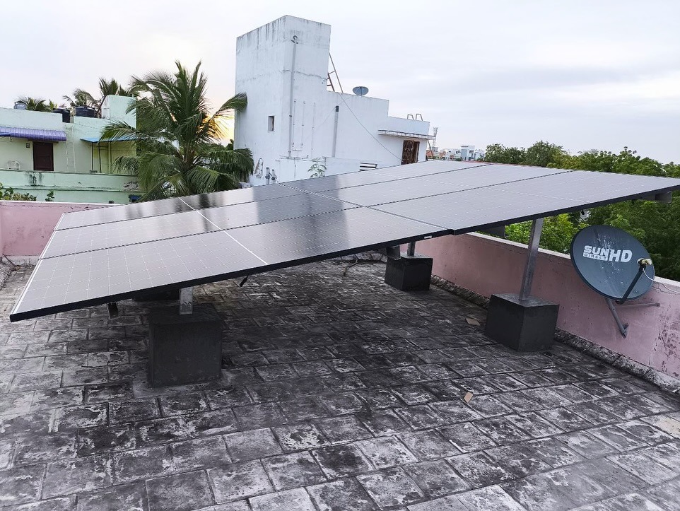 LOOM 3.3KW SOLAR ON-GRID TIE SYSTEM👉 Loom solar 550 6 panels👉 Microtek 3.3Kw on-grid tie inver