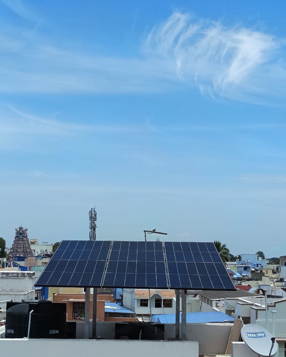 LOOM 3KW SOLAR ON-GRID TIE SYSTEM👉 Loom solar 550 6 panels👉 Microtek 3Kw on-grid tie inverter