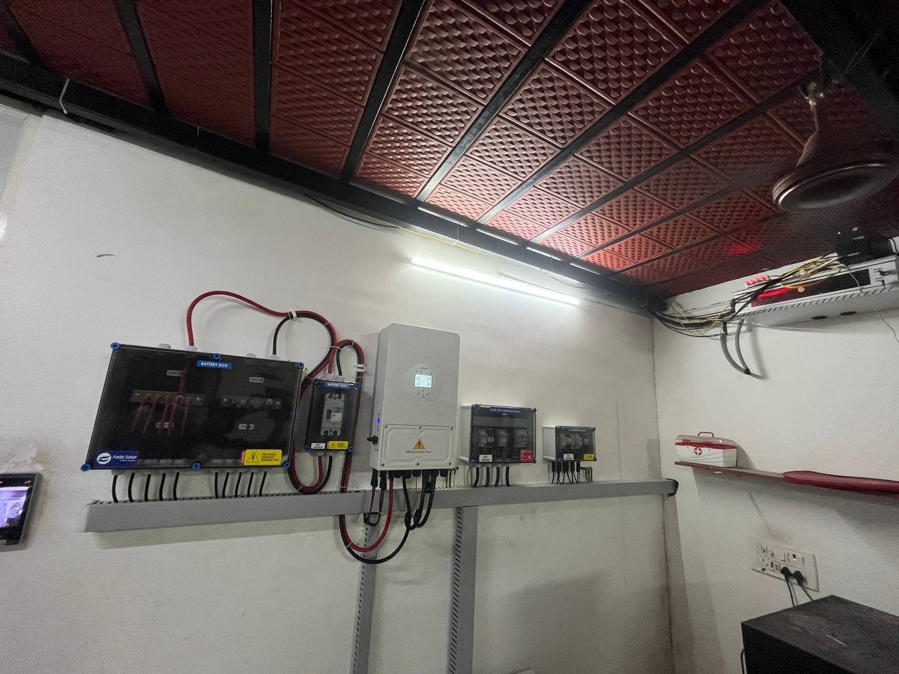 Wall Mount hybrid solar panel 2